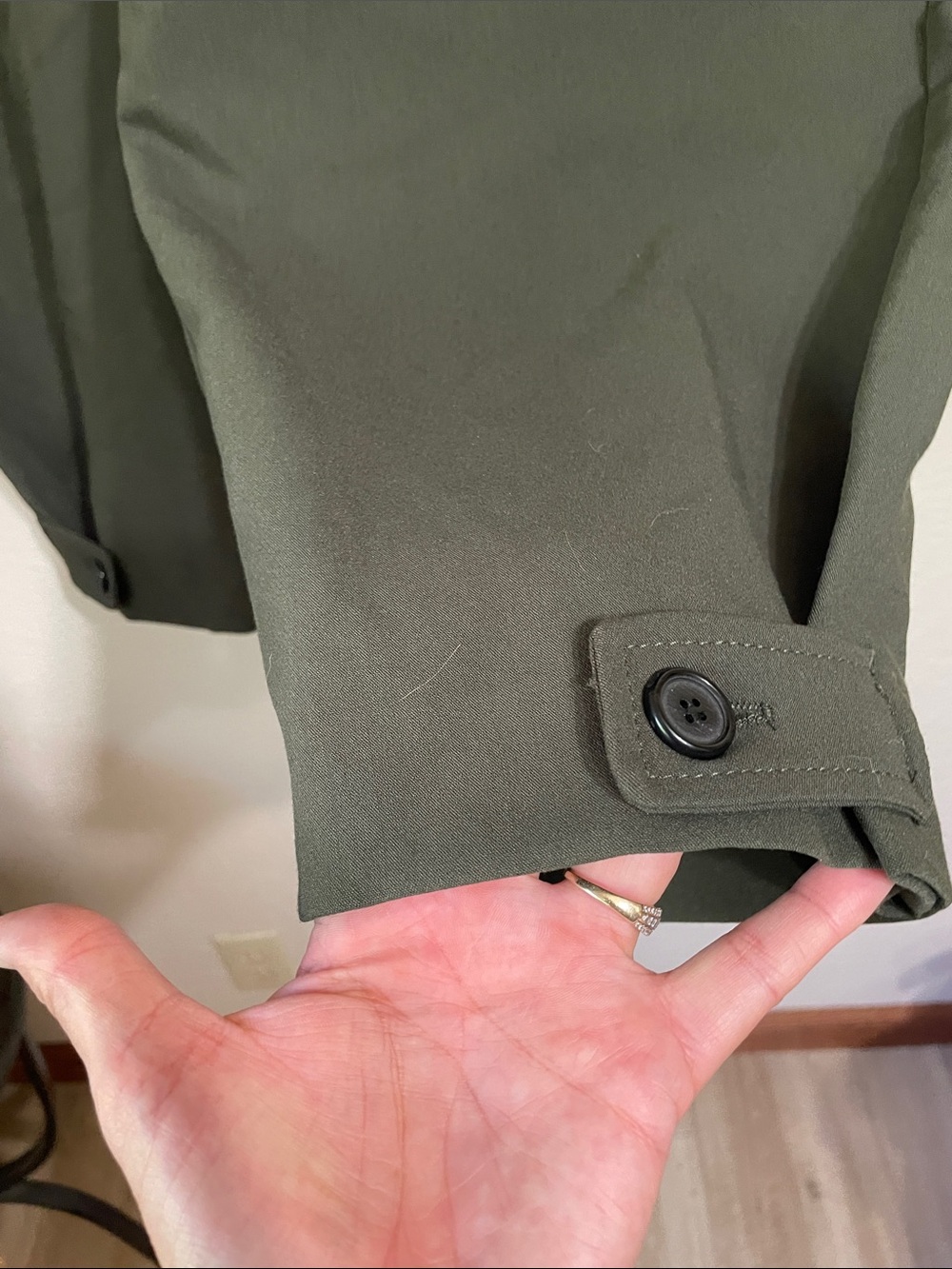 Zara  Olive Pleated Cuffed barrel pants - Picture 3 of 10